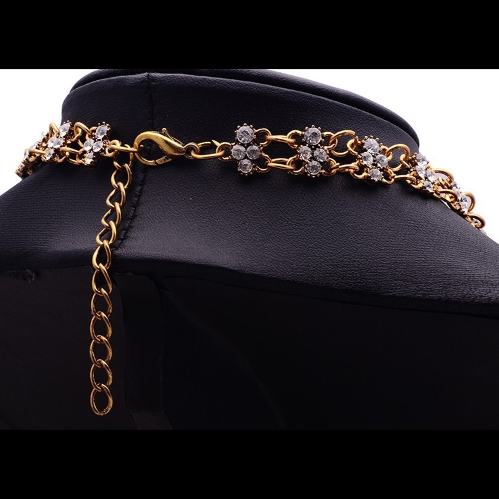 Last 1!  Crystal Flower Statement Necklace - Picture 6 of 8